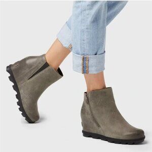 Sorel Joan of Arctic Wedge II Zip Booties Size 9.5